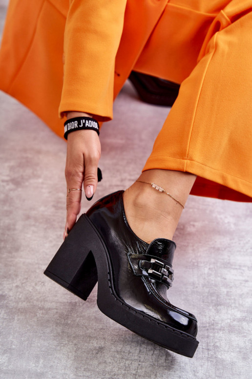 avec effet vernis chaussures Sur un énorme poteau couleur noire Lemar Jaime avec effet vernis chaussures Sur un énorme poteau couleur noire Lemar Jaime