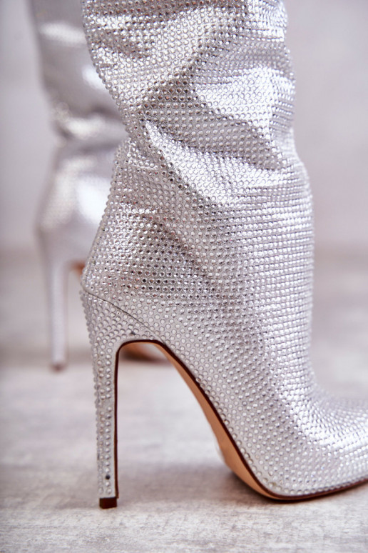 À la mode bottes avec des talons fins avec des yeux qui clignotent couleur argent Lovisa À la mode bottes avec des talons fins avec des yeux qui clignotent couleur argent Lovisa