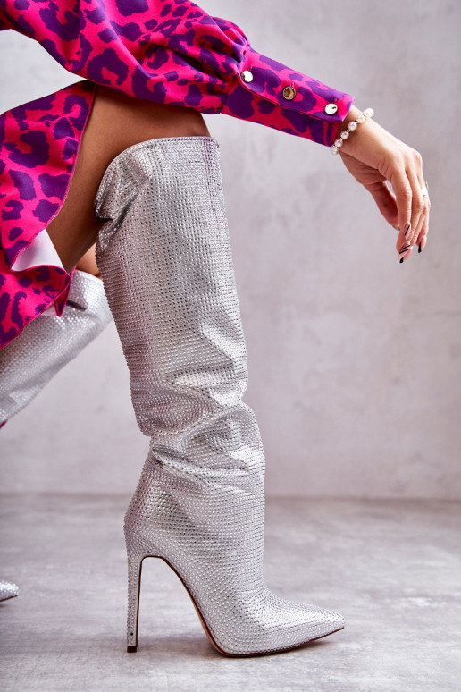 À la mode bottes avec des talons fins avec des yeux qui clignotent couleur argent Lovisa À la mode bottes avec des talons fins avec des yeux qui clignotent couleur argent Lovisa