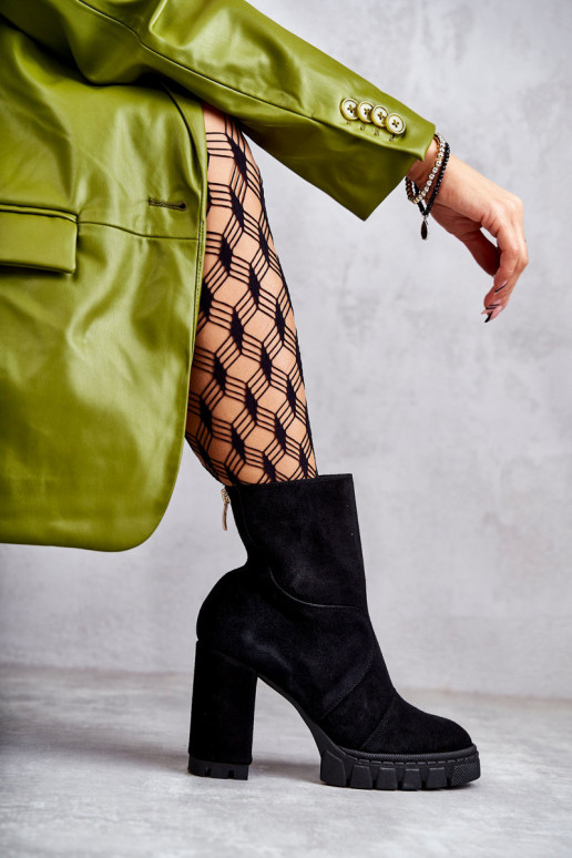 Chaussures en daim avec des talons couleur noire Elia Chaussures en daim avec des talons couleur noire Elia