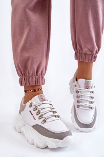 Féminin Chaussures modèle baskets avec une plateforme Cross Jeans KK2R4071C couleur blanche 2