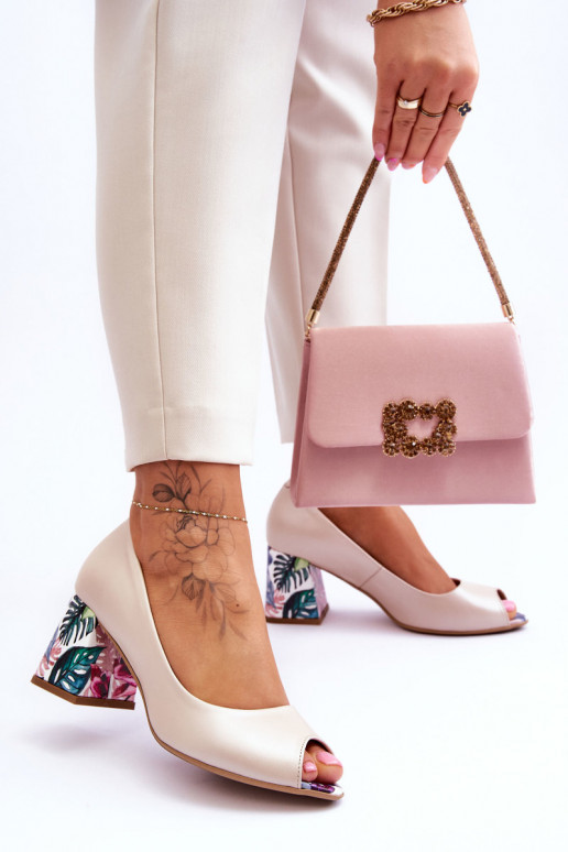 Peau Chaussures avec des talons décorés LeÀski Shoes 2608/K couleur ivoire perle Peau Chaussures avec des talons décorés LeÀski Shoes 2608/K couleur ivoire perle