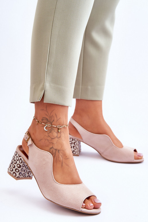 Féminin Sandales en daim avec des talons Il fautciejka 05870-04 beige Féminin Sandales en daim avec des talons Il fautciejka 05870-04 beige