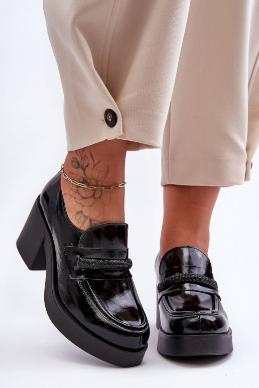 Peau chaussures avec des talons avec des ornements couleur noire Lemar Gelanor Peau chaussures avec des talons avec des ornements couleur noire Lemar Gelanor