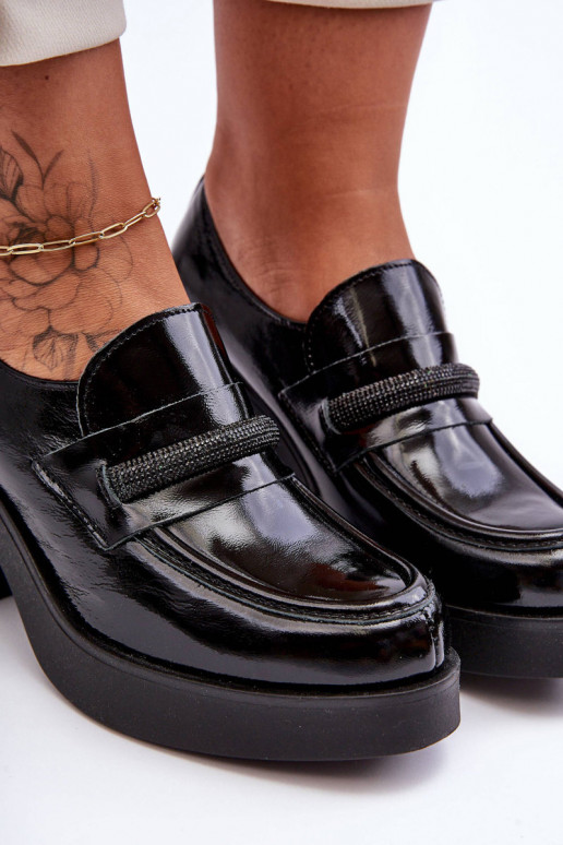 Peau chaussures avec des talons avec des ornements couleur noire Lemar Gelanor Peau chaussures avec des talons avec des ornements couleur noire Lemar Gelanor