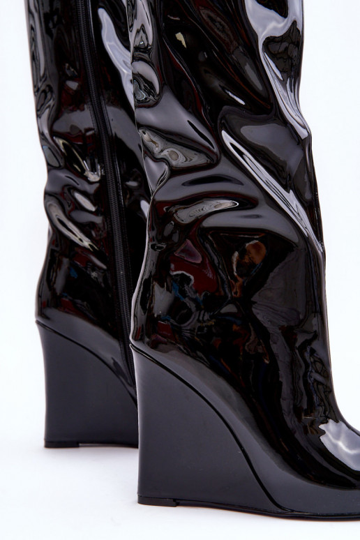 avec effet vernis bottes Sur un coin couleur noire Delinn avec effet vernis bottes Sur un coin couleur noire Delinn