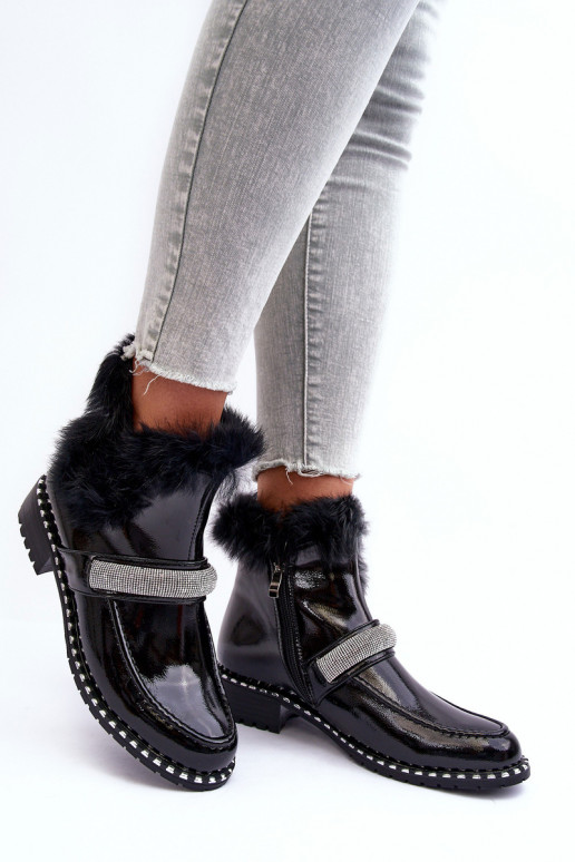 Faible Bottes avec effet vernis avec un manteau de fourrure Et la décoration S.Barski MR870-74 couleur noire Faible Bottes avec effet vernis avec un manteau de fourrure Et la décoration S.Barski MR870-74 couleur noire