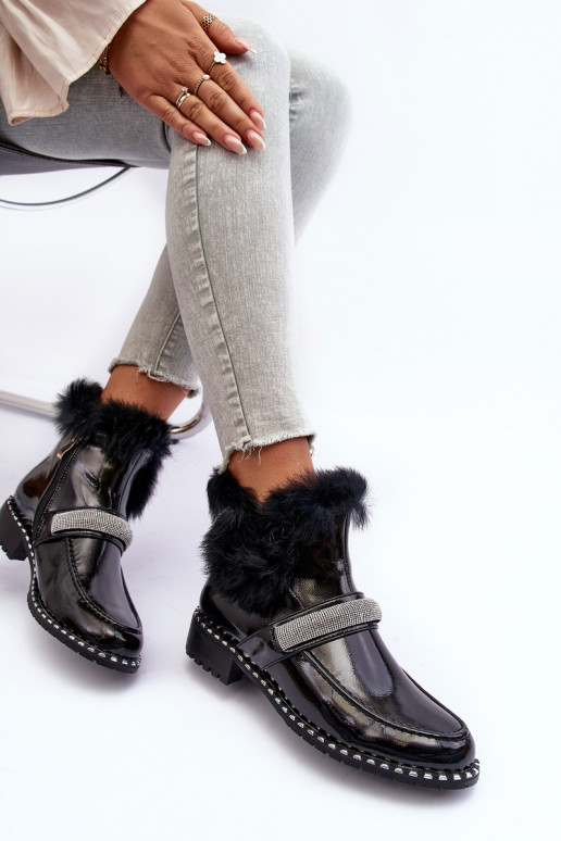 Faible Bottes avec effet vernis avec un manteau de fourrure Et la décoration S.Barski MR870-74 couleur noire Faible Bottes avec effet vernis avec un manteau de fourrure Et la décoration S.Barski MR870-74 couleur noire