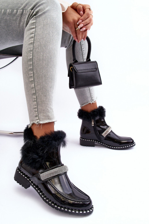 Faible Bottes avec effet vernis avec un manteau de fourrure Et la décoration S.Barski MR870-74 couleur noire Faible Bottes avec effet vernis avec un manteau de fourrure Et la décoration S.Barski MR870-74 couleur noire