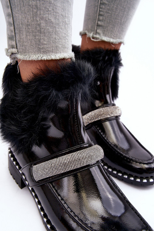 Faible Bottes avec effet vernis avec un manteau de fourrure Et la décoration S.Barski MR870-74 couleur noire Faible Bottes avec effet vernis avec un manteau de fourrure Et la décoration S.Barski MR870-74 couleur noire