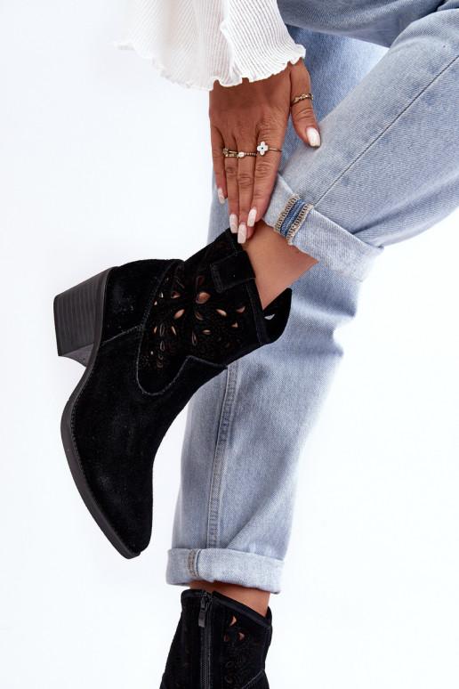 Chaussures en daim style coÀ-boy avec des éléments ajourés D&A SN622-20 couleur noire Chaussures en daim style coÀ-boy avec des éléments ajourés D&A SN622-20 couleur noire