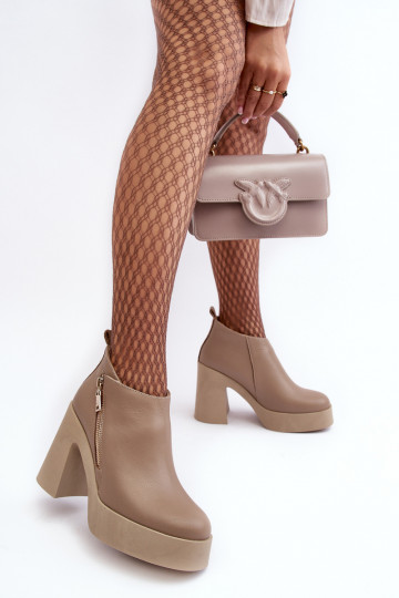 Bottes pour femmes Sur un énorme poteau avec fermetures éclair 1755 Zazoo beige