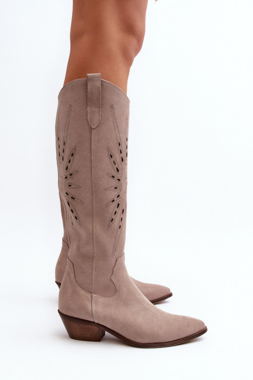 Zazoo 2909 en daim bottes avec des éléments ajourés Sur un talon bas beige Zazoo 2909 en daim bottes avec des éléments ajourés Sur un talon bas beige
