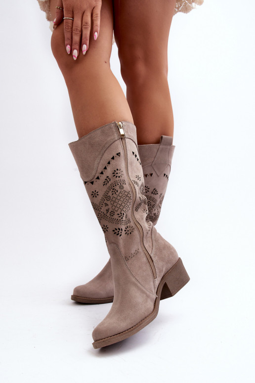 Zazoo 4043 en daim bottes Sur un talon bas avec des éléments ajourés couleur cappuccino Zazoo 4043 en daim bottes Sur un talon bas avec des éléments ajourés couleur cappuccino