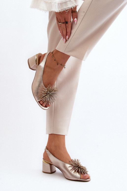 Sandales pour femmes avec des ornements Laura Messi 2719 couleur dorée Sandales pour femmes avec des ornements Laura Messi 2719 couleur dorée