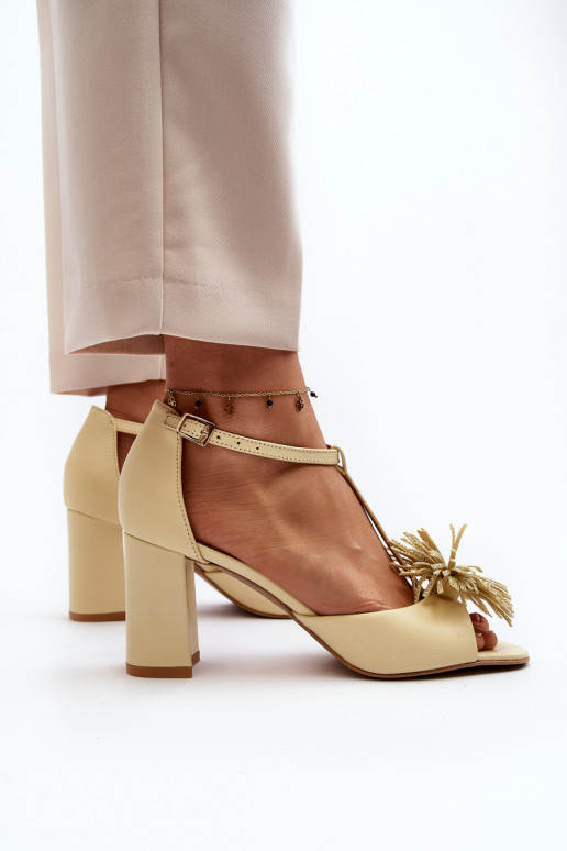 des sandales Peau avec des talons avec des ornements Laura Messi 2758 beige