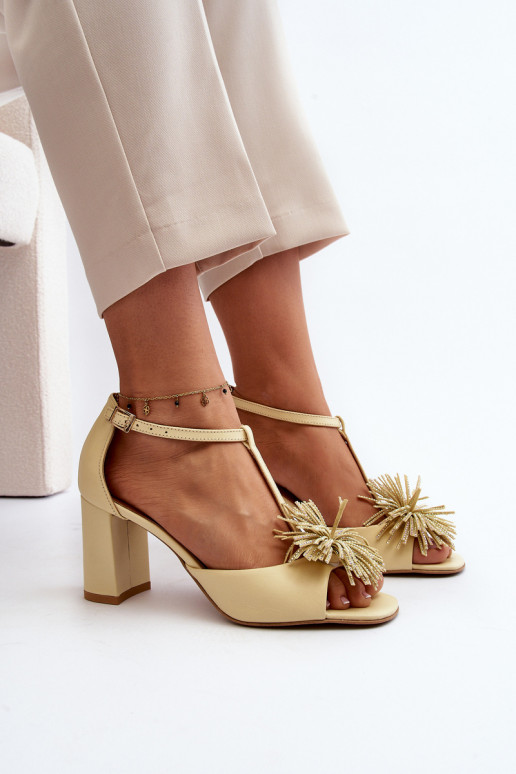 des sandales Peau avec des talons avec des ornements Laura Messi 2758 beige