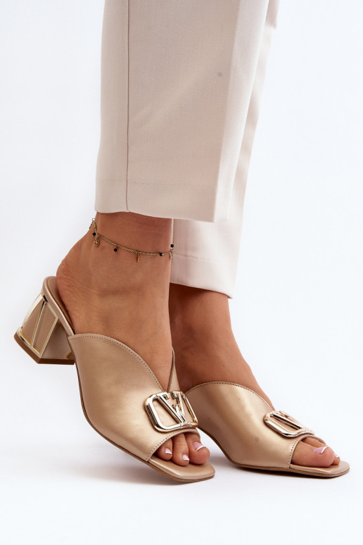 Style élégant Pantoufles pour femmes avec des talons Laura Messi 2771 couleur dorée Style élégant Pantoufles pour femmes avec des talons Laura Messi 2771 couleur dorée