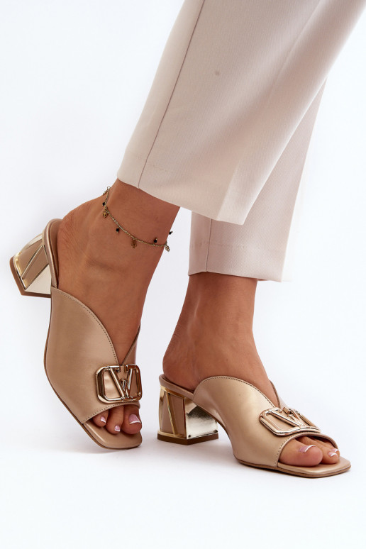 Style élégant Pantoufles pour femmes avec des talons Laura Messi 2771 couleur dorée Style élégant Pantoufles pour femmes avec des talons Laura Messi 2771 couleur dorée