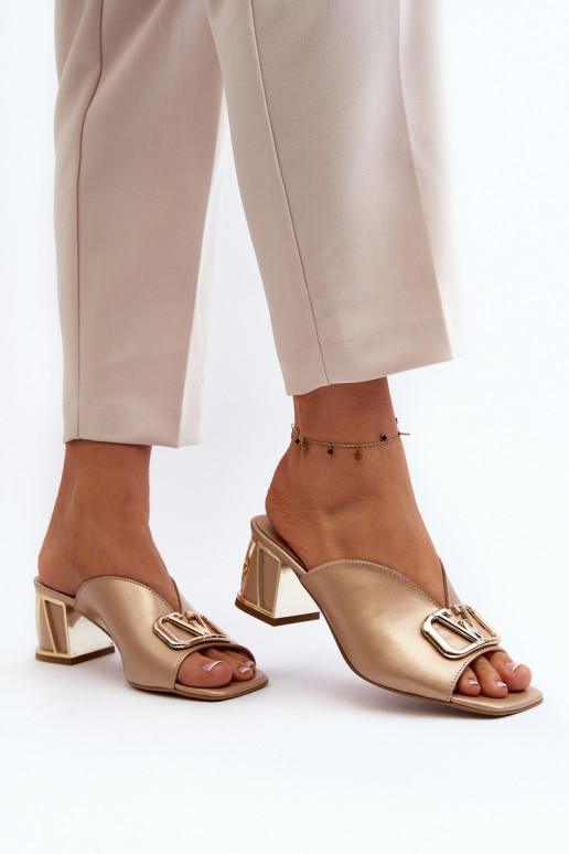 Style élégant Pantoufles pour femmes avec des talons Laura Messi 2771 couleur dorée Style élégant Pantoufles pour femmes avec des talons Laura Messi 2771 couleur dorée