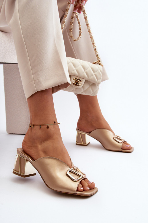 Style élégant Pantoufles pour femmes avec des talons Laura Messi 2771 couleur dorée Style élégant Pantoufles pour femmes avec des talons Laura Messi 2771 couleur dorée