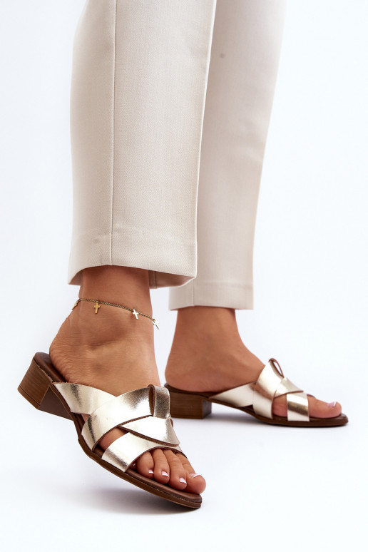 Zazoo 40236 Pantoufles en cuir Féminin Sur un talon bas couleur dorée Zazoo 40236 Pantoufles en cuir Féminin Sur un talon bas couleur dorée