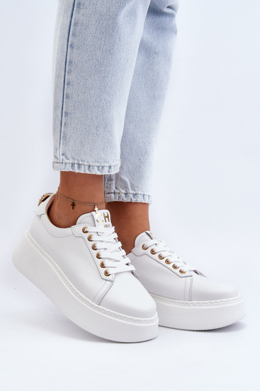 Féminin Peau Chaussures modèle baskets avec une plateforme CheBello 4367 couleur blanche