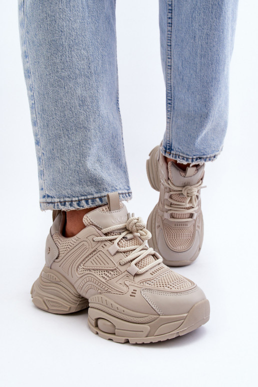 Chaussures modèle baskets avec des semelles massives à la mode GOE NN2N4046 beige Chaussures modèle baskets avec des semelles massives à la mode GOE NN2N4046 beige