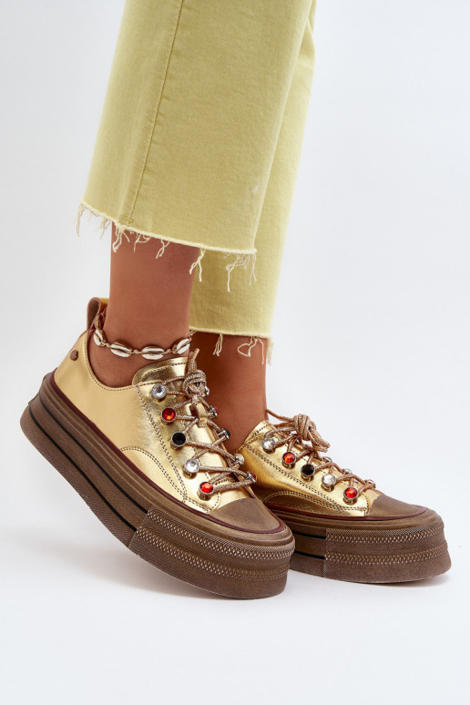 Chaussures de femme avec une plateforme GOE NN2N4055 couleur dorée