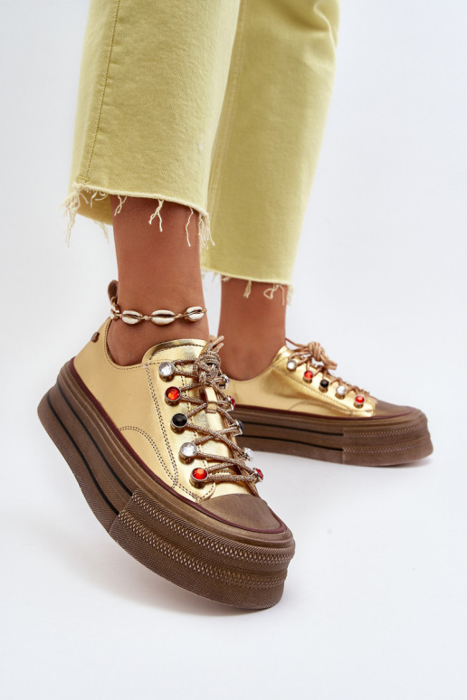 Chaussures de femme avec une plateforme GOE NN2N4055 couleur dorée