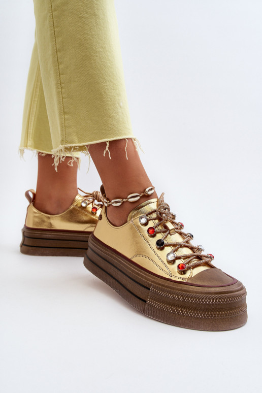 Chaussures de femme avec une plateforme GOE NN2N4055 couleur dorée