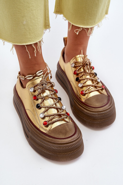 Chaussures de femme avec une plateforme GOE NN2N4055 couleur dorée