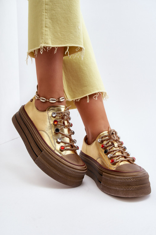 Chaussures de femme avec une plateforme GOE NN2N4055 couleur dorée