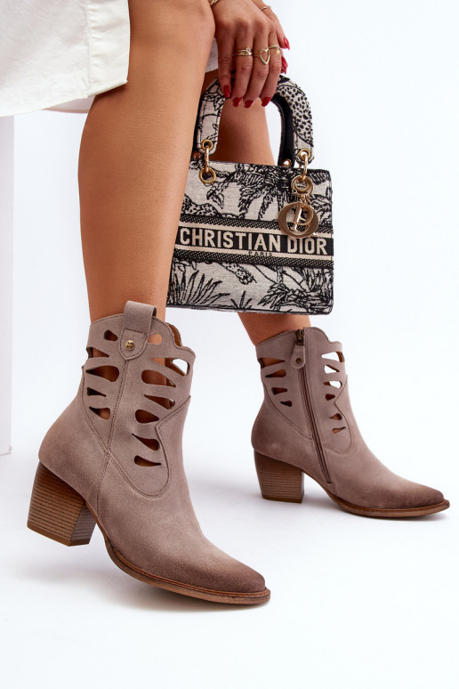 Peau Bottes Avec découpes Il fautciejka 06412-04 beige