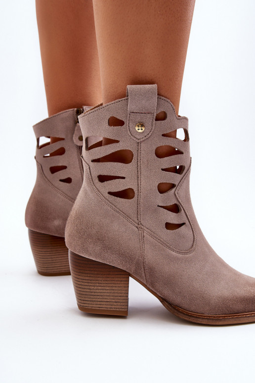 Peau Bottes Avec découpes Il fautciejka 06412-04 beige