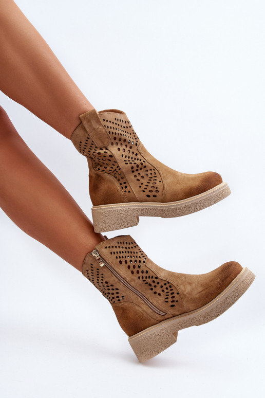 Zazoo 3470 Chaussures en daim Féminin avec des talons larges avec des éléments ajourés beige Zazoo 3470 Chaussures en daim Féminin avec des talons larges avec des éléments ajourés beige