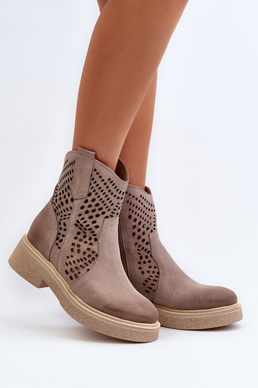 Zazoo 3470 Chaussures en daim Féminin avec des talons larges avec des éléments ajourés couleur cappuccino Zazoo 3470 Chaussures en daim Féminin avec des talons larges avec des éléments ajourés couleur cappuccino