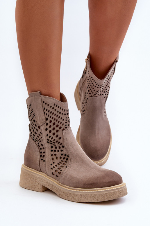 Zazoo 3470 Chaussures en daim Féminin avec des talons larges avec des éléments ajourés couleur cappuccino Zazoo 3470 Chaussures en daim Féminin avec des talons larges avec des éléments ajourés couleur cappuccino