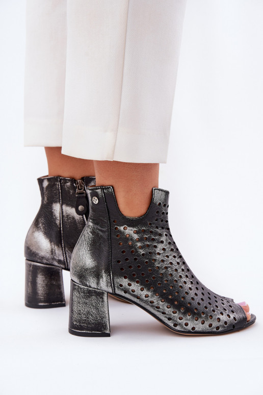 Peau Bottes ajourées Il fautciejka 05420-01 couleur noire