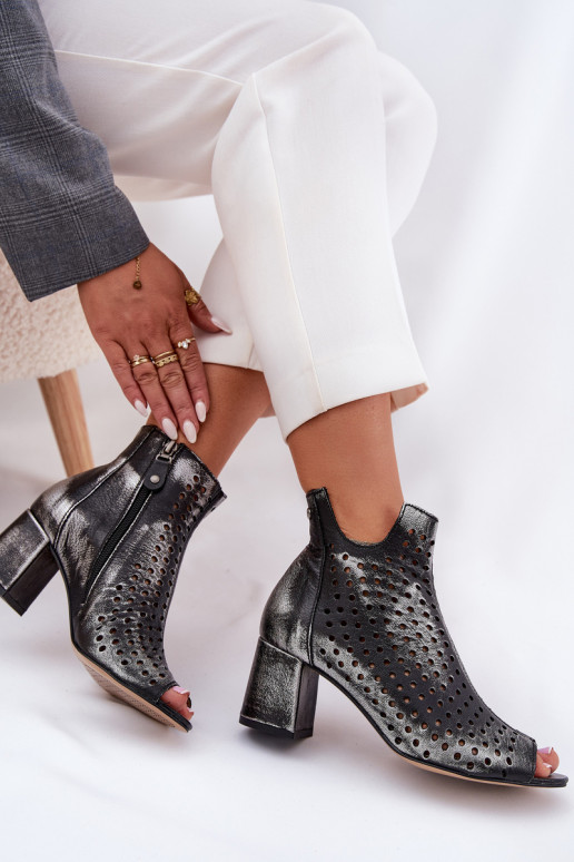 Peau Bottes ajourées Il fautciejka 05420-01 couleur noire