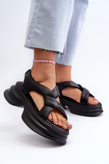Sandales pour femmes Féminin avec des semelles massives à la mode couleur noire GOE NN2N4106