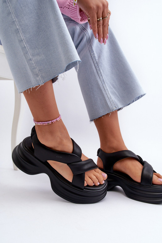 Sandales pour femmes Féminin avec des semelles massives à la mode couleur noire GOE NN2N4106 Sandales pour femmes Féminin avec des semelles massives à la mode couleur noire GOE NN2N4106