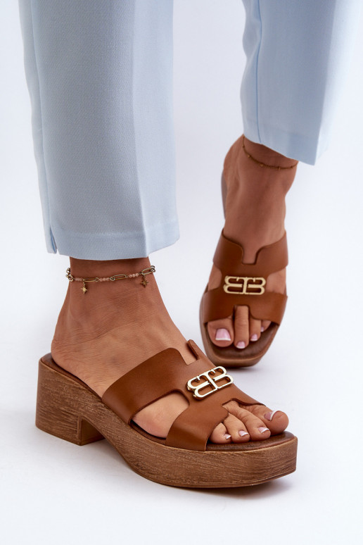 Zazoo 40412 Peau Style élégant Pantoufles pour femmes avec des détails dorés marron Zazoo 40412 Peau Style élégant Pantoufles pour femmes avec des détails dorés marron