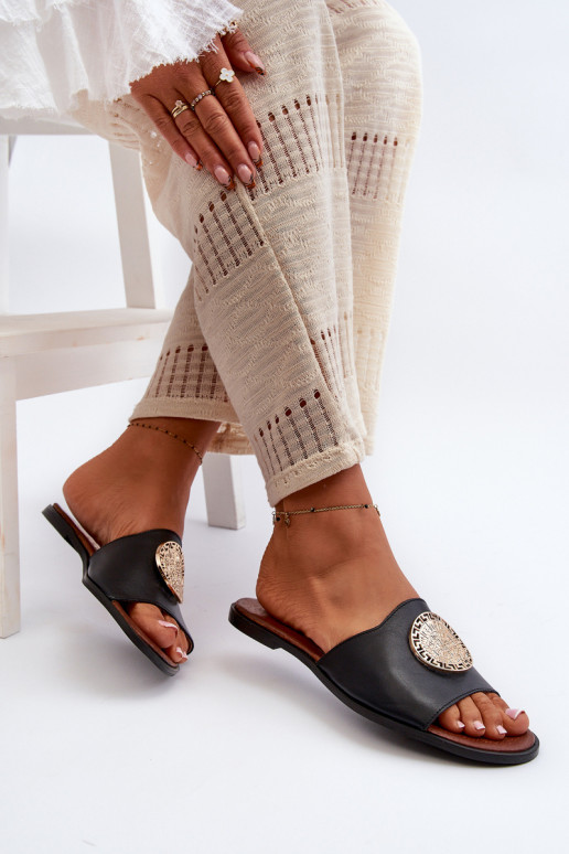 Zazoo 2938 Pantoufles en cuir avec des talons larges avec des ornements couleur noire Zazoo 2938 Pantoufles en cuir avec des talons larges avec des ornements couleur noire