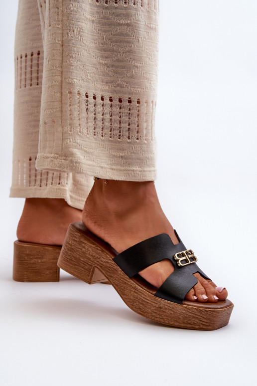 Zazoo 40412 Peau Style élégant Pantoufles pour femmes avec des détails dorés couleur noire Zazoo 40412 Peau Style élégant Pantoufles pour femmes avec des détails dorés couleur noire