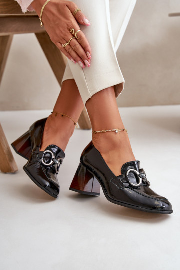 Peau Chaussures avec des ornements couleur noire Laura Messi 2845