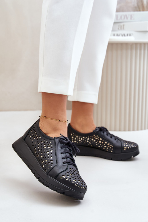 Zazoo 2973 Peau chaussures avec une plateforme avec des éléments ajourés couleur noire Zazoo 2973 Peau chaussures avec une plateforme avec des éléments ajourés couleur noire