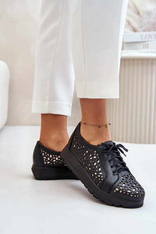 Zazoo 2973 Peau chaussures avec une plateforme avec des éléments ajourés couleur noire Zazoo 2973 Peau chaussures avec une plateforme avec des éléments ajourés couleur noire