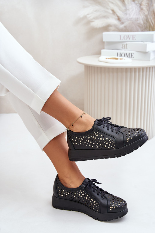 Zazoo 2973 Peau chaussures avec une plateforme avec des éléments ajourés couleur noire Zazoo 2973 Peau chaussures avec une plateforme avec des éléments ajourés couleur noire