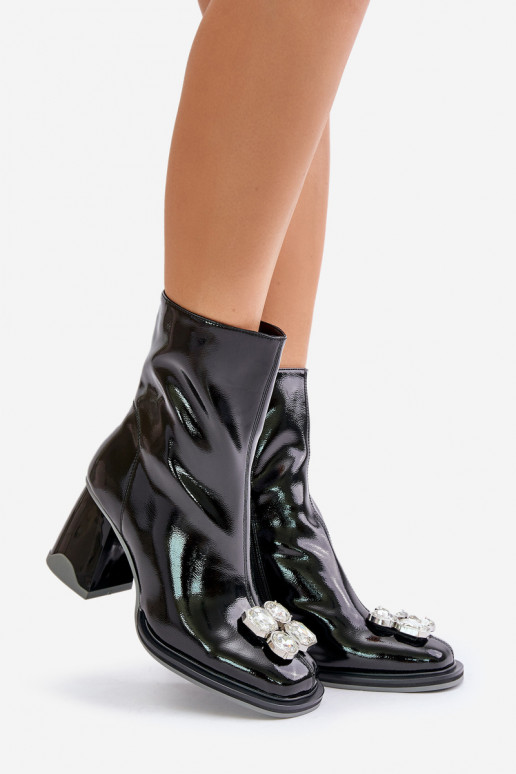 avec effet vernis Bottes pour femmes avec des ornements D&A MR880-019 couleur noire avec effet vernis Bottes pour femmes avec des ornements D&A MR880-019 couleur noire